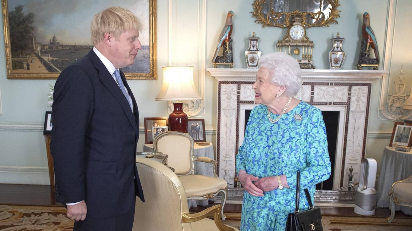 Boris Johnson und Queen Elizabeth II. im Jahr 2019