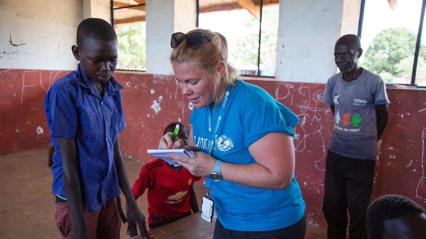Helene Sandbu Ryeng ist 37 Jahre alt und arbeitet seit sieben Jahren für Unicef: Für die Organisation war sie bereits in Vietnam, Afghanistan, Kolumbien und in der Zentralafrikanischen Republik im Einsatz. Seit 1,5 Jahren ist sie für Unicef im Südsudan.