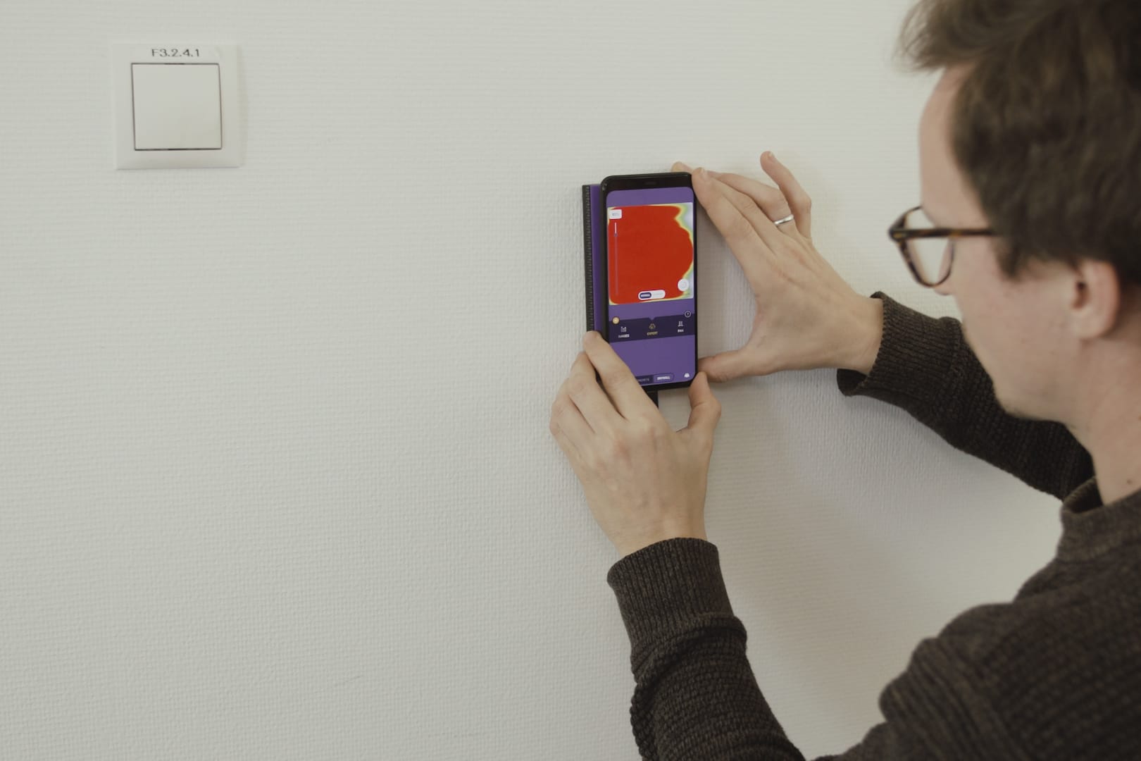 Walabot DIY Plus: Das Gerät soll Kabel oder Rohre hinter der Wand aufspüren können.