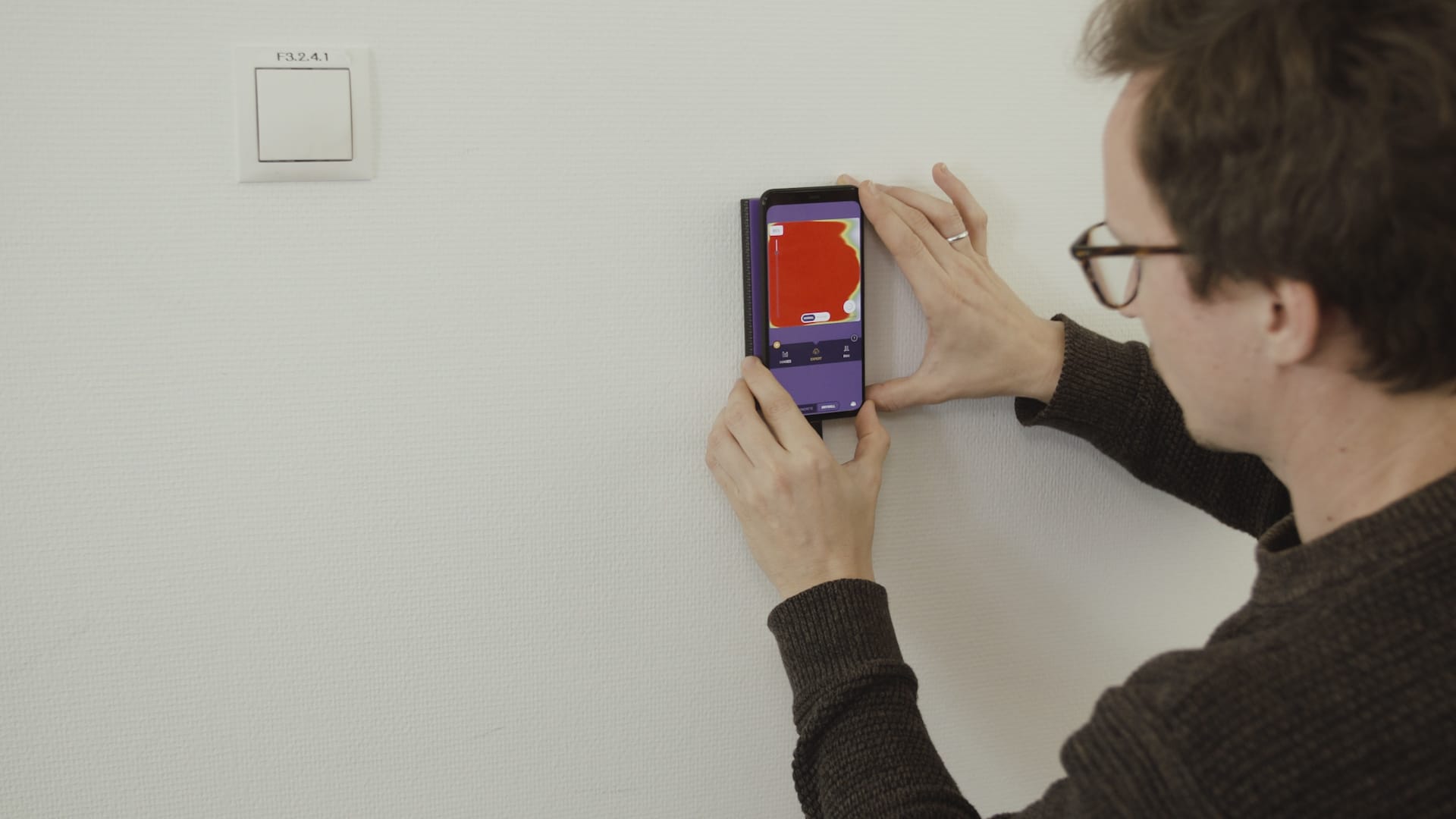 Walabot DIY Plus: Das Gerät soll Kabel oder Rohre hinter der Wand aufspüren können.