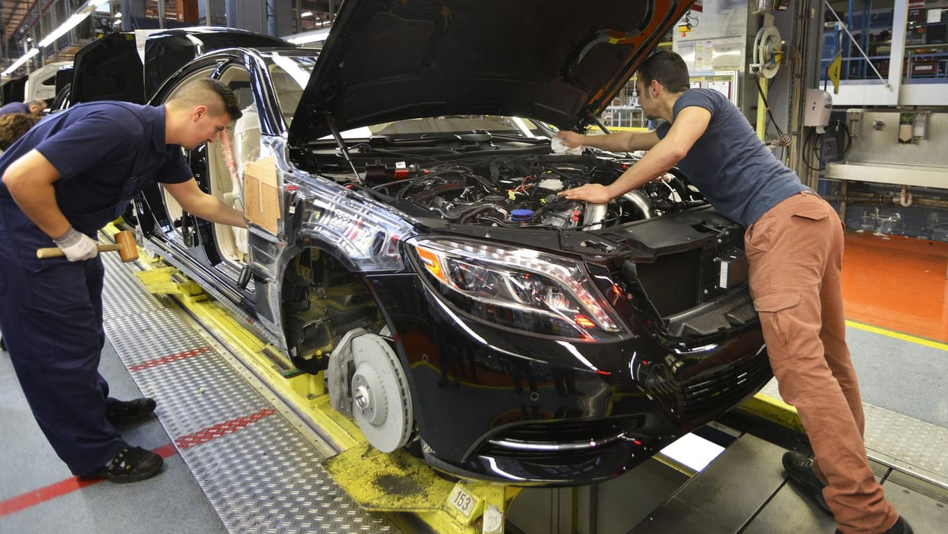 Produktion bei Mercedes in Sindelfingen: Die USA sollen der EU mit Zöllen auf Autos gedroht haben.