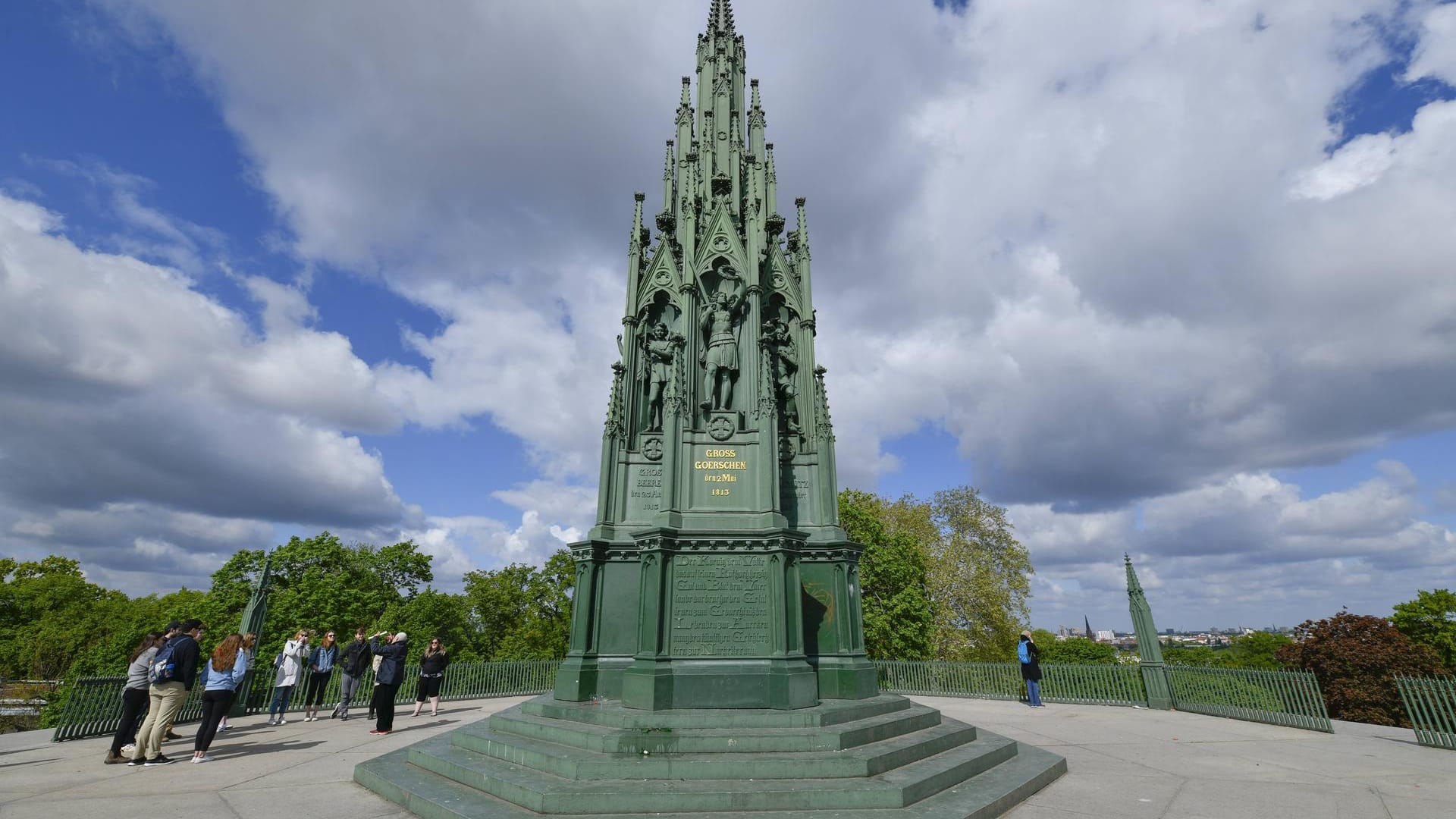 Das Nationaldenkmal für die Befreiungskriege im Viktoriapark: Der Park auf der Spitze des Kreuzbergs lockt mit Attraktionen für Groß und Klein.