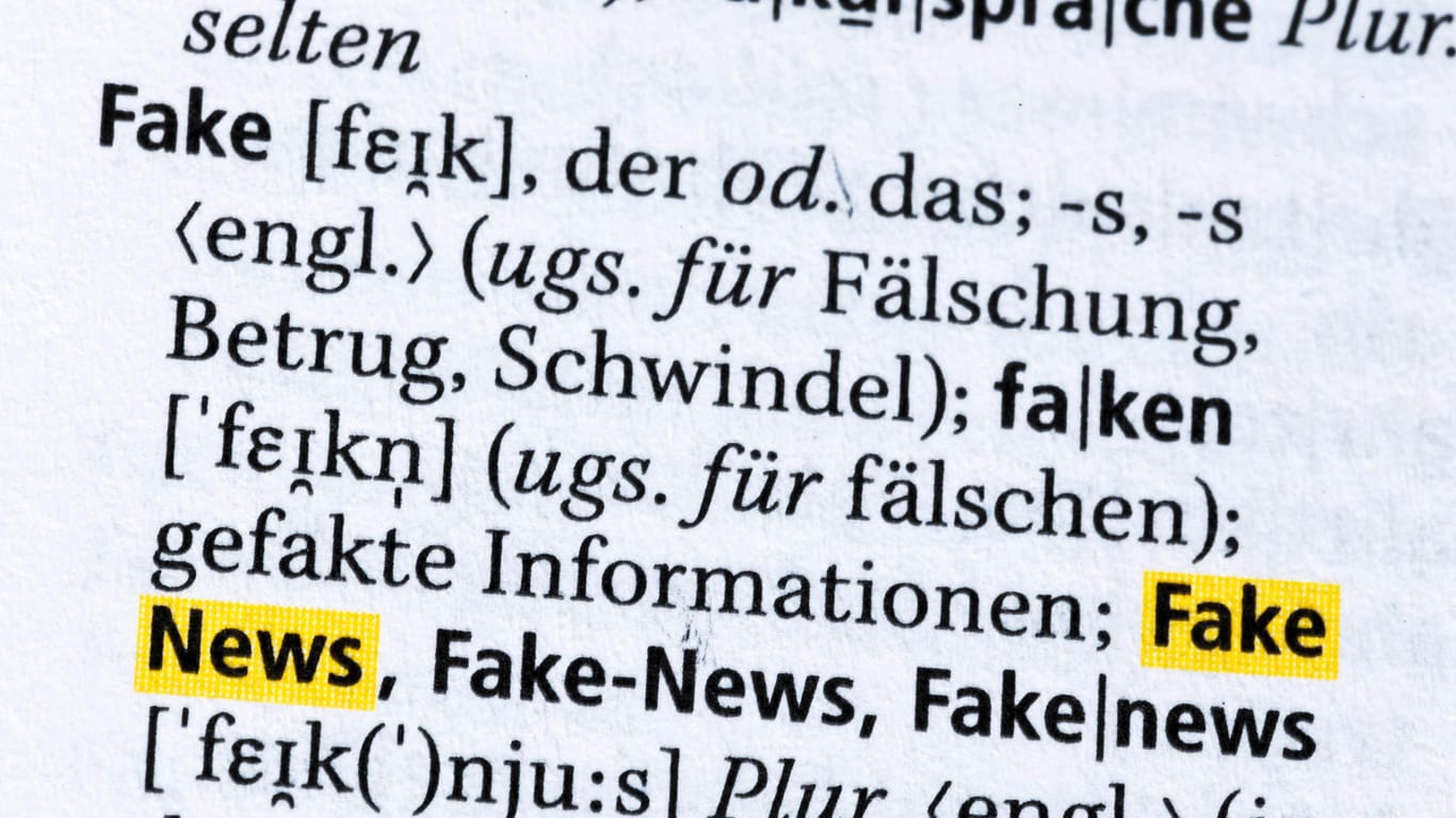 Definition von Fakenews in einem Wörterbuch: In Hagen ist ein Sportverein offenbar Opfer von Fakenews geworden (Symbolbild).