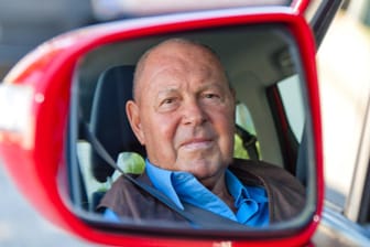 Ältere Autofahrer: Für sie steigen die Kosten der Kfz-Versicherung deutlich an.