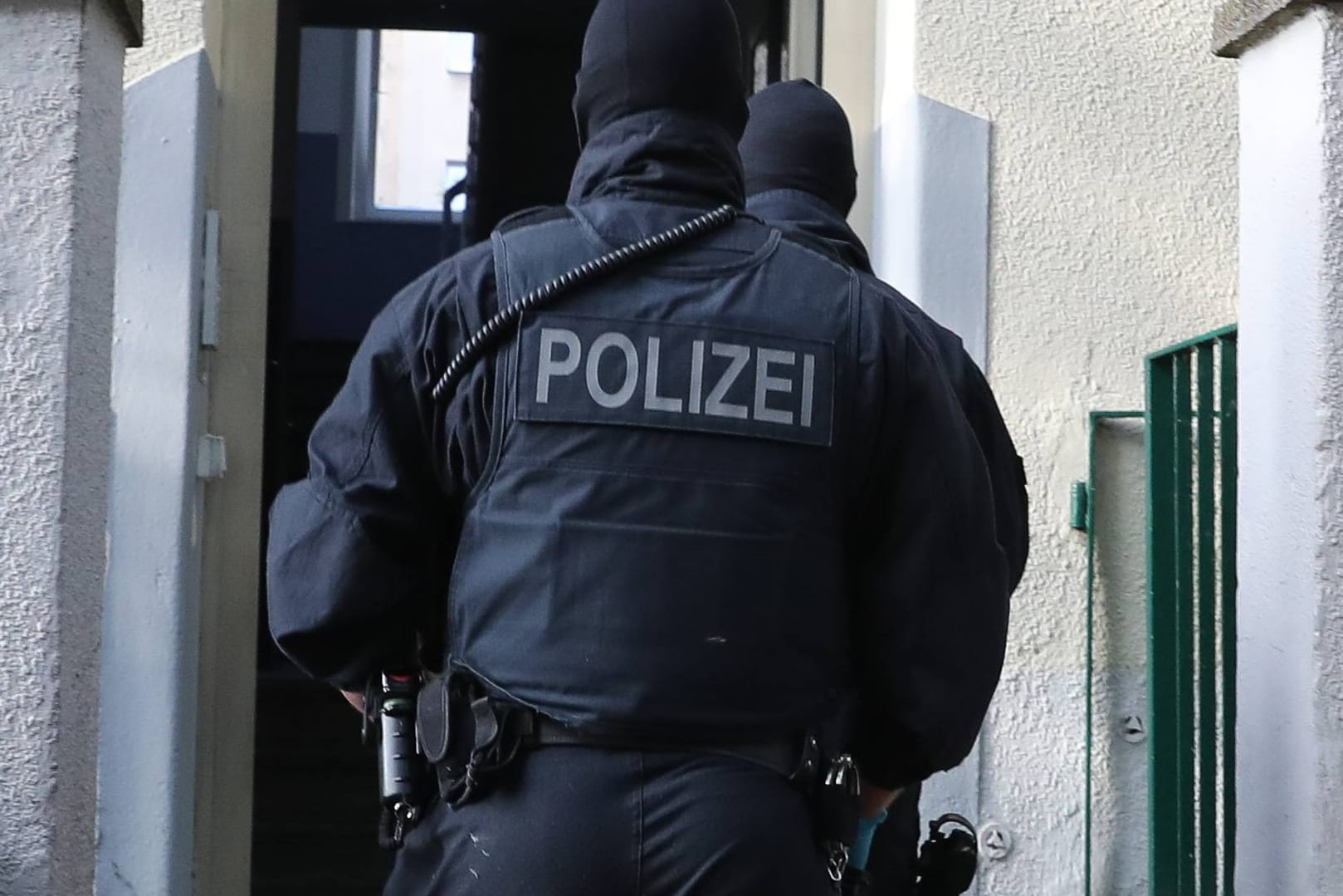 Razzia der Bundespolizei (Symbolbild): In Berlin wurden verdächtige Objekte von mutmaßlichen Schleusern durchsucht.
