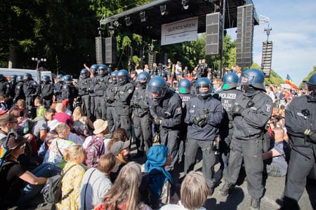 Berlin: Polizei holt..