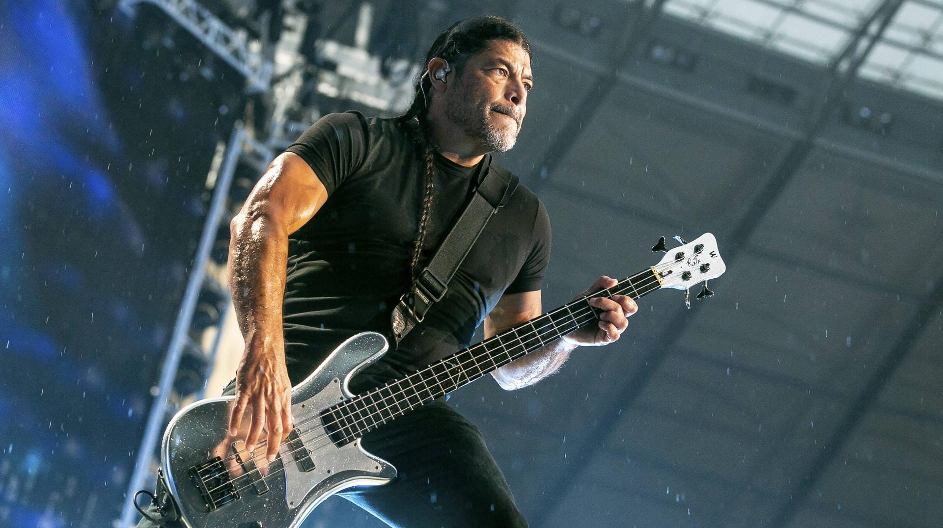 Robert Trujillo live bei einem Konzert im Berliner Olympiastadion 2019.