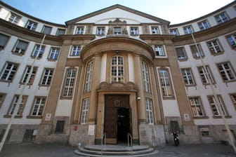 Das Land- und Amtsgericht Frankfurt: Eine Frau ist verurteilt worden.