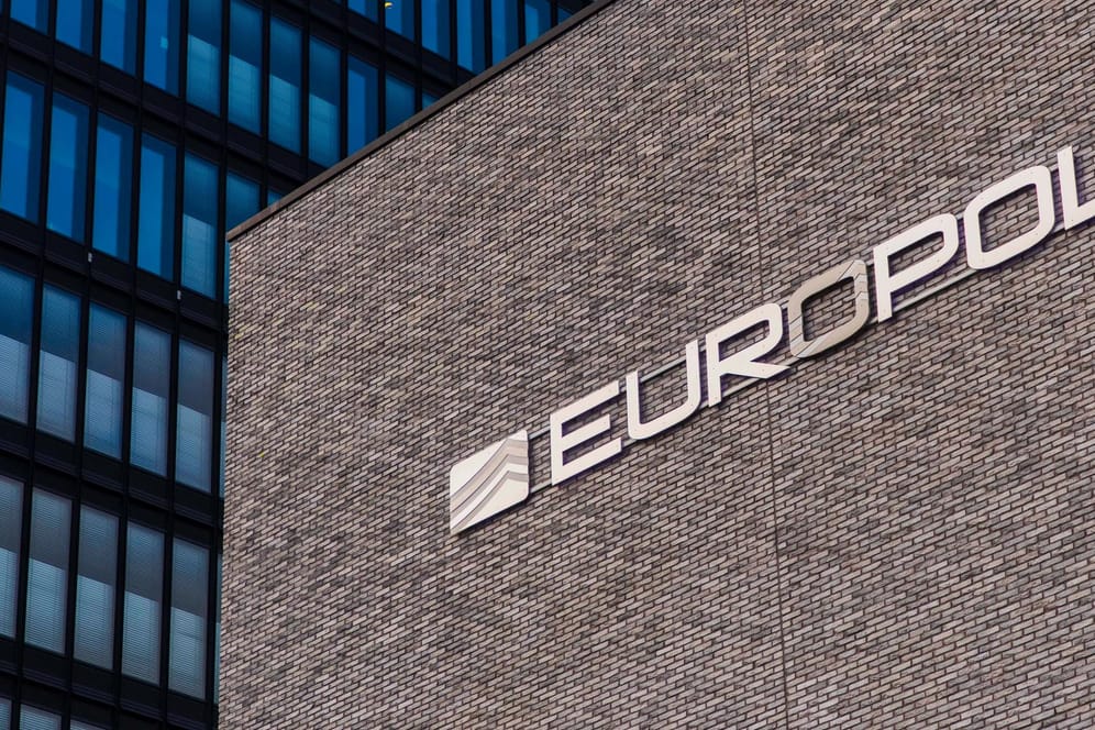Europol: Die Polizeibehörde der EU will mit einer Online-Kampagne die 19 gefährlichsten Sexualverbrecher finden.