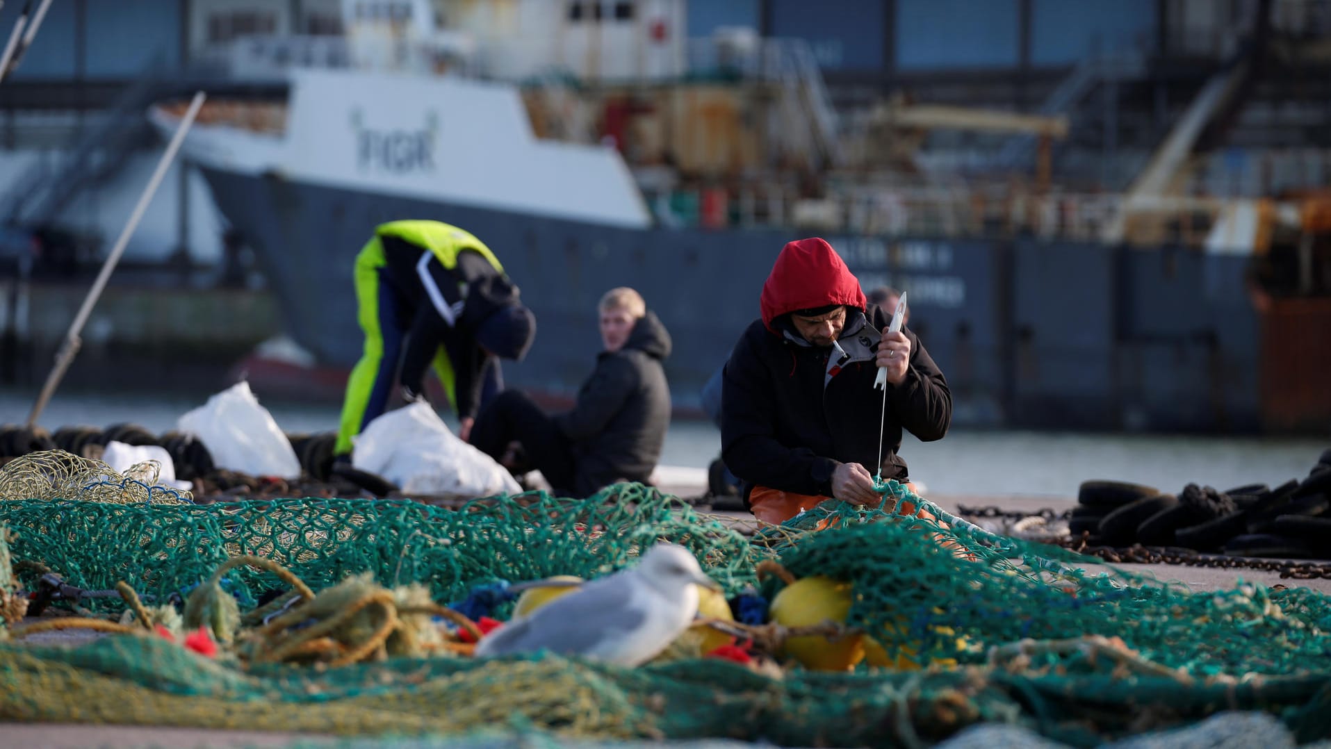 Fischer bei der Arbeit im französischen Boulogne-sur-Mer: Sollte der Zugang zu den britischen Gewässern wegfallen, könnte das das Aus für die Fischerei im Nordosten Frankreichs bedeuten.