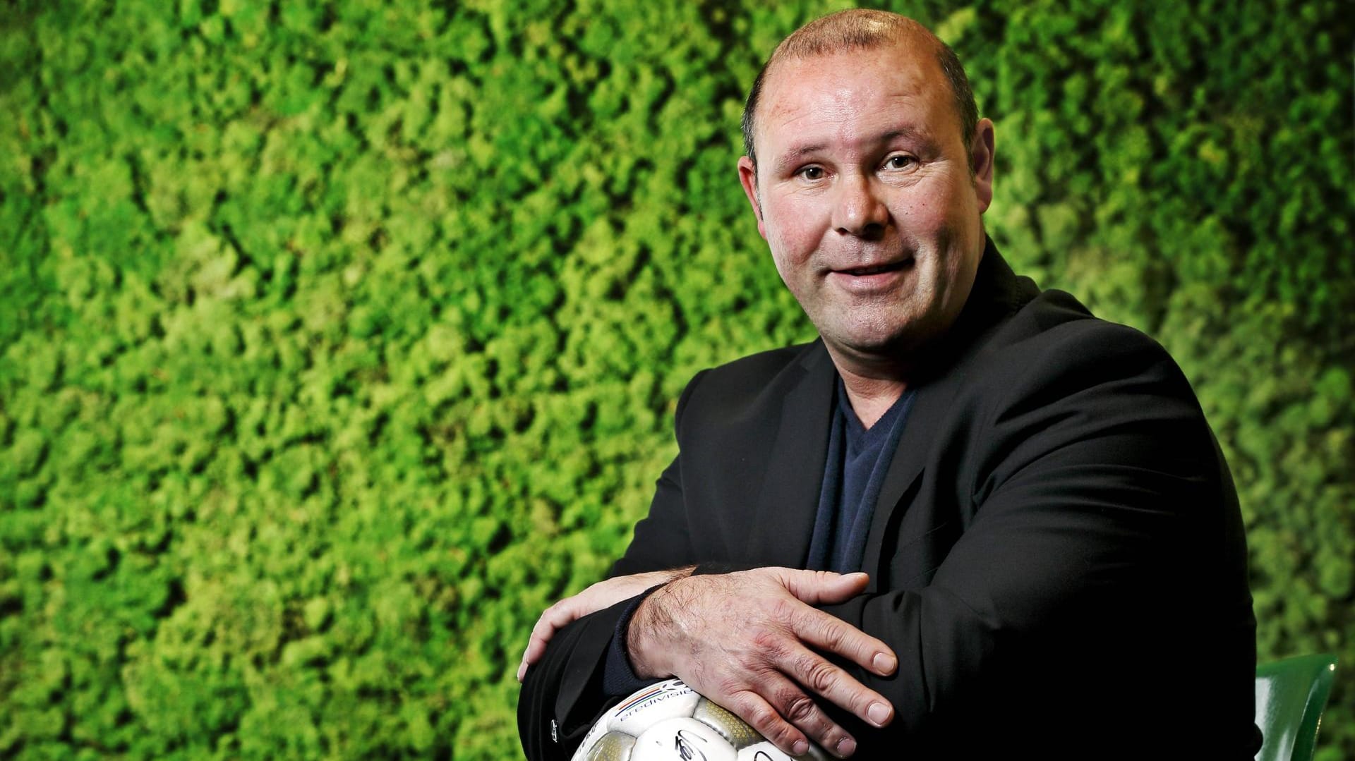 Jean-Marc Bosman bei einem Fotoshooting vor fünf Jahren: Nach dem Urteil im Jahr 1995 ging es für ihn bergab.