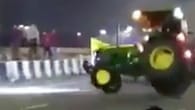 Gesetz der Schwerkraft: Kontrollverlust – Traktor-Stunt..