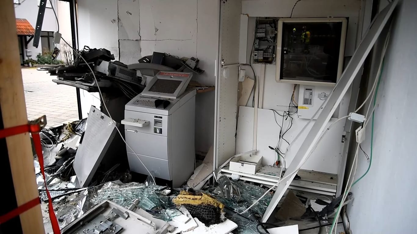 Geldautomat in Ladenburg gesprengt: Sachschaden ca. 50.000 Euro - weitere Zeugen gesucht