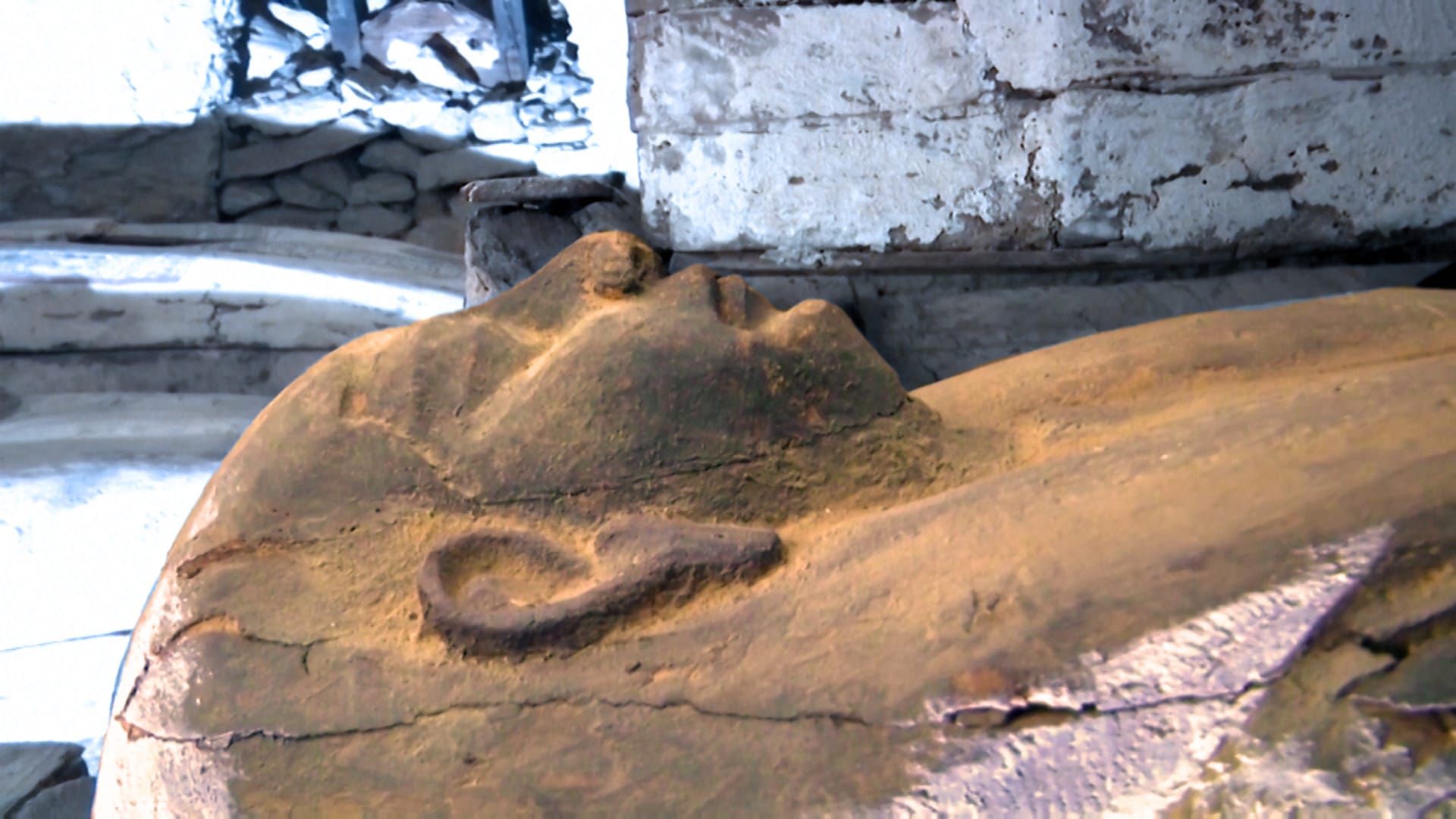 Ägyptische Archäologen haben einen Riesen-Fund gemacht: Sie gruben 50 Särge und einen Totentempel aus.
