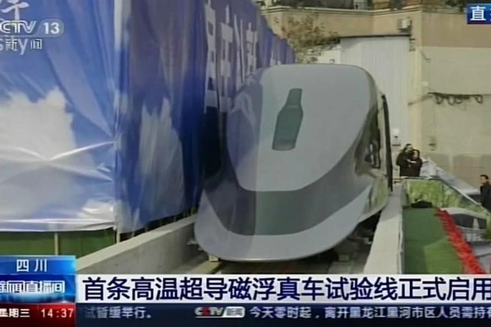 Es ist mehr Geschoss als Gefährt: Im chinesischen Chengdu wurde jetzt der Prototyp eines neuen Hochgeschwindigkeitszugs vorgestellt.
