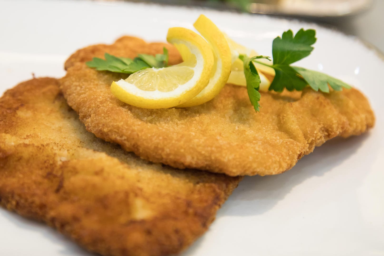 Schnitzel: Für viele Menschen gibt es bei Hunger keine bessere Vorstellung als ein Schnitzel mit Kartoffelsalat oder Pommes frites.