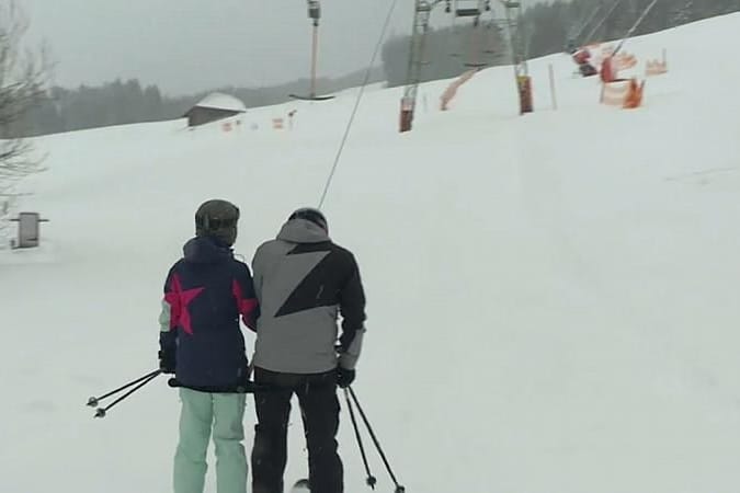 Trotz Corona erlaubt: Ein Skilift im Schwarzwald kann stundenweise privat gemietet werden – zu einem stolzen Preis.