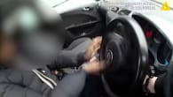 Bei Routinekontrolle: Polizist wird von Auto mitgerissen