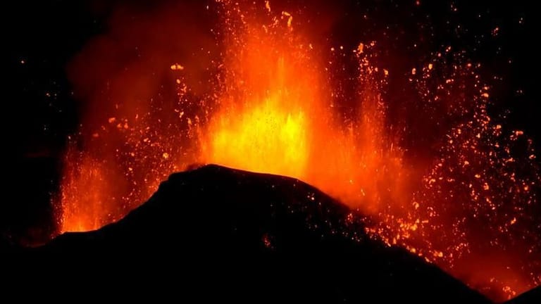 Sizilien: Der Ätna gilt als aktivster Vulkan Europas und nun ist schon fünf Mal in mehreren Tagen ausgebrochen.