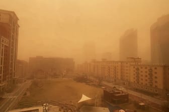 Aus der Wüste Gobi: In China tobt derzeit der schwerste Sandsturm seit zehn Jahren.