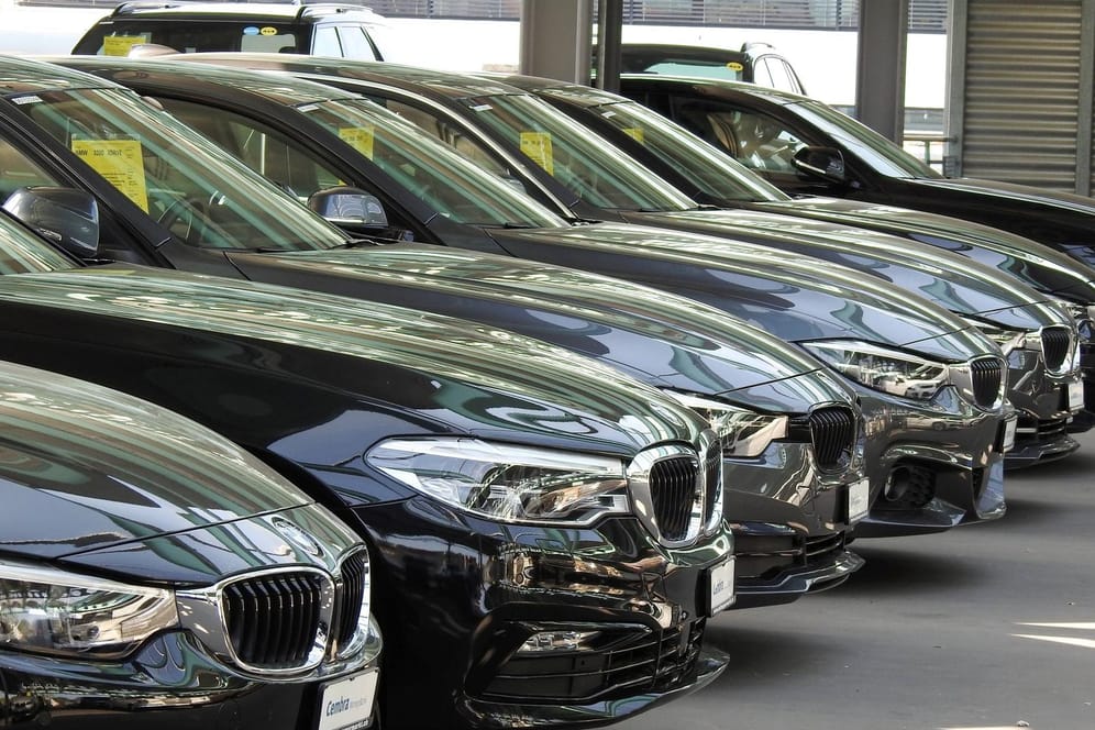 Neuwagen warten auf Käufer: Hohe Rabatte sollen die Nachfrage anheizen.