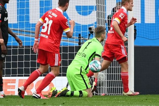 Joel Pohjanpalo (r) sorgte mit seinem Tor für einen Union-Punkt in Leverkusen.