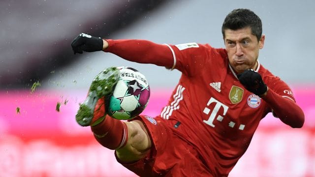 Bayern-Stürmer Robert Lewandowski hofft auf Treffer Nummer 41. Bayern-Stürmer Robert Lewandowski hofft auf Treffer Nummer 41.