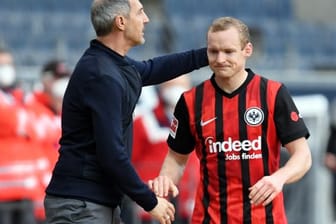 Kann den Weggang von Eintracht-Trainer Adi Hütter (l) nicht ganz nachvollziehen: Sebastian Rode.