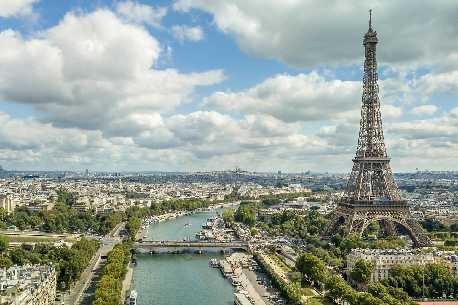 Beautiful Panorama of Paris Skyline, France Paris Panorama with the Seine and the Eiffel Tower Paris France *** Schönes