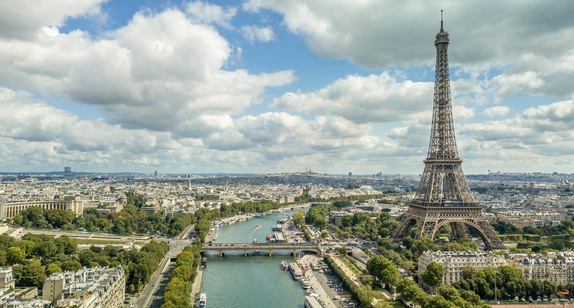 Beautiful Panorama of Paris Skyline, France Paris Panorama with the Seine and the Eiffel Tower Paris France *** Schönes