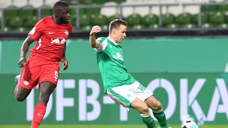 Niklas Moisander (r) wird Werder verlassen.
