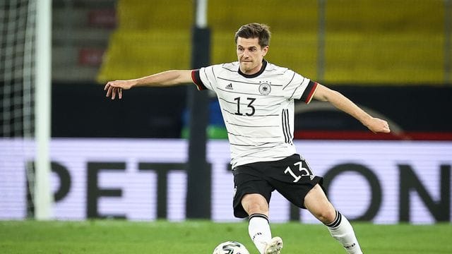 Der deutsche Nationalspieler Jonas Hofmann hat noch zwei Jahre Vertrag bei Borussia Mönchengladbach.