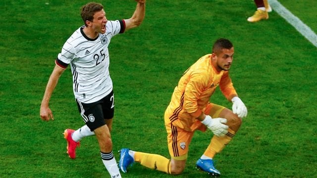 Das Team um Thomas Müller feierte eine erfolgreiche EM-Generalprobe gegen Lettland. Das Team um Thomas Müller feierte eine erfolgreiche EM-Generalprobe gegen Lettland.