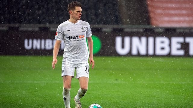 Gladbachs Matthias Ginter am Ball.