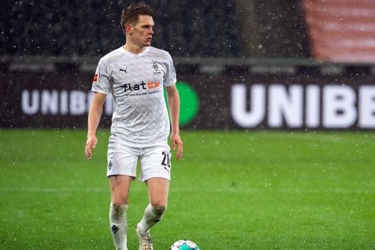 Gladbachs Matthias Ginter am Ball.