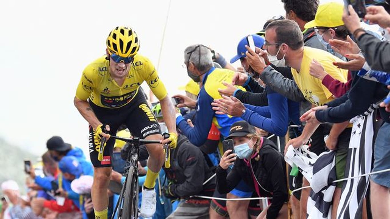 In den Bergen kommen sich Zuschauer und Fahrer der Tour de France besonders nahe.