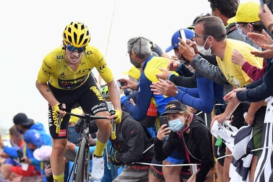 In den Bergen kommen sich Zuschauer und Fahrer der Tour de France besonders nahe.