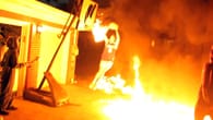 Video geht viral: Aufnahmen von brennender Einfahrt bei..