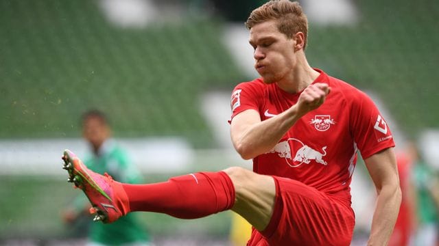 Borussia Dortmund soll Interesse an einer Verpflichtung von Leipzigs Abwehrspieler Marcel Halstenberg haben. Borussia Dortmund soll Interesse an einer Verpflichtung von Leipzigs Abwehrspieler Marcel Halstenberg haben.