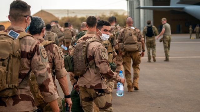 Französische Soldaten auf ihrer Basis in Gao: Frankreich hatte Anfang Juni seine gemeinsamen militärischen Einsätze mit Mali zeitweise ausgesetzt und nach dem jüngsten Putsch Garantien für den politischen Übergang gefordert.