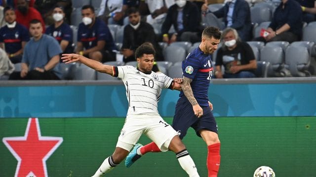 Der Franzose Lucas Hernández (r) erlitt einen Meniskuseinriss. Der Franzose Lucas Hernández (r) erlitt einen Meniskuseinriss.