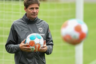 Kann sich auf ein weiteres Talent in seinen Reihen freuen: Eintracht-Coach Oliver Glasner.