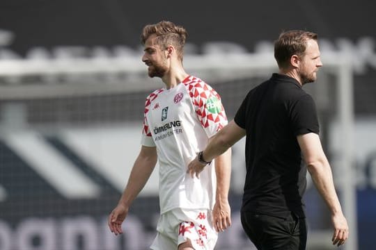 Alexander Hack (l) spielt bereits seit 2014 bei den Mainzern.