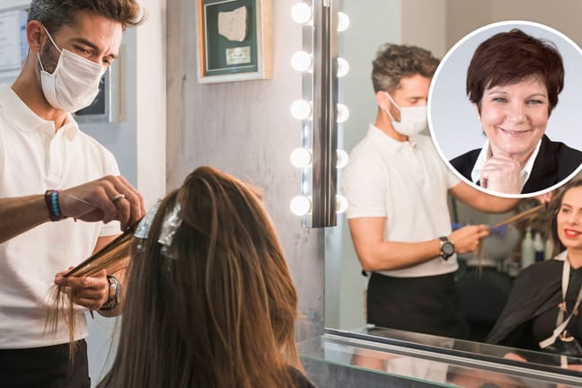 Ein Friseur färbt seiner Kundin die Haare (Symbolbild): Die Corona-Krise hat gezeigt, wie wichtig dieser Beruf ist, sagt Kolumnistin Ursula Weidenfeld.