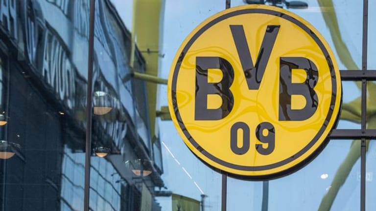 Das Logo des Dortmunder Vereins (Symbolbild): Der BVB will mit den Einnahmen eines Benefizspiels Opfern der Flutkatastrophe helfen.