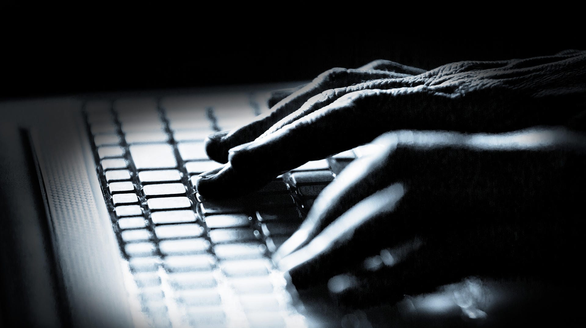 Symbolische Darstellung für einen Hacker: Facebook hat nach eigenen Angaben einen iranischen Angriff verhindert. Symbolische Darstellung für einen Hacker: Facebook hat nach eigenen Angaben einen iranischen Angriff verhindert.