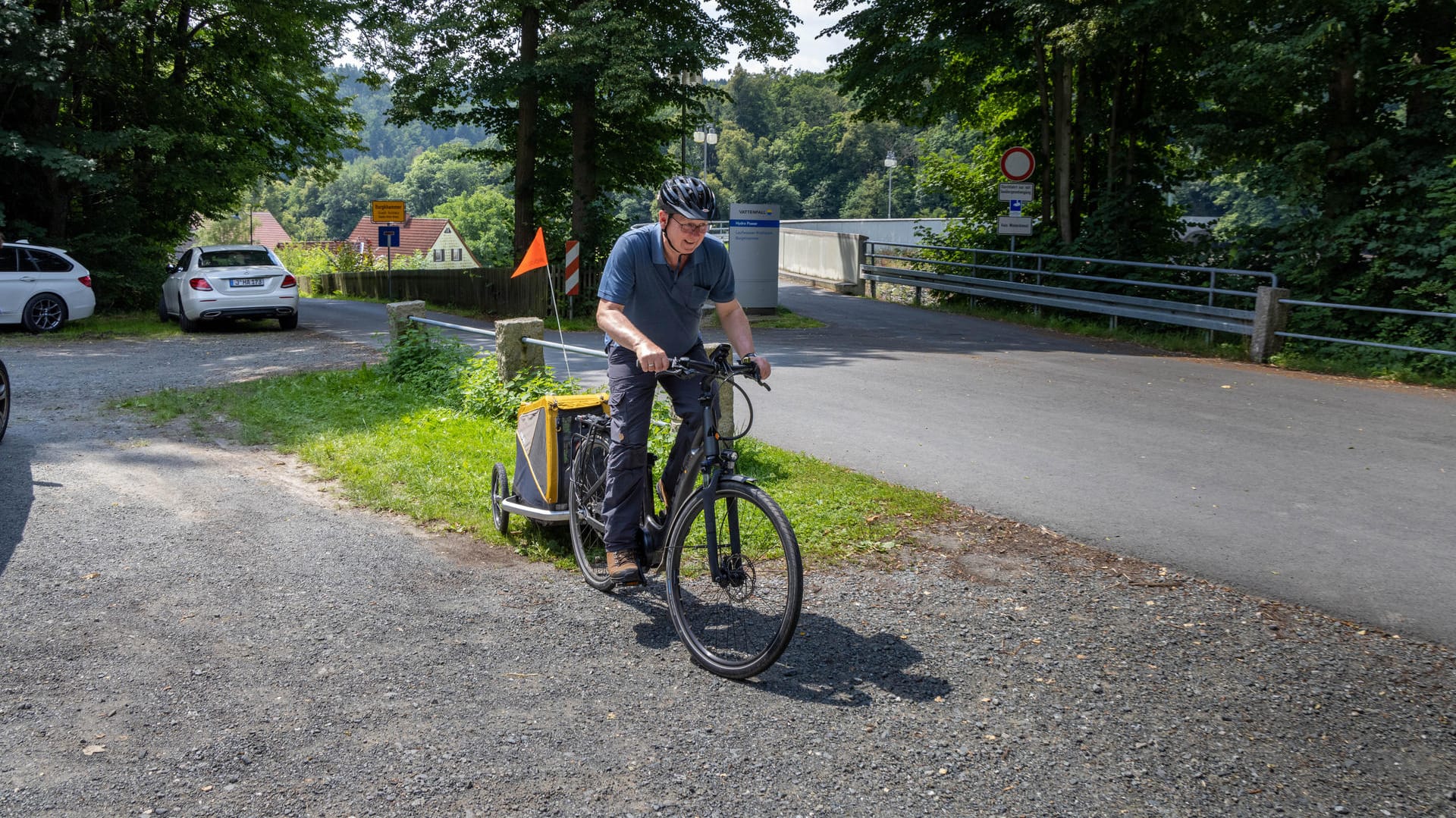 Auf dem E-Rad: Das Wochenendhäuschen der Ramelows liegt in der Nähe.