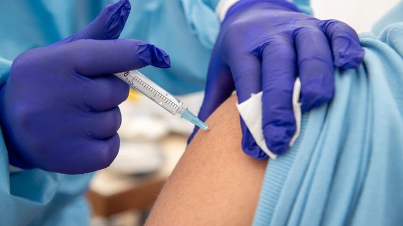 Corona-Impfung: Laut einer Umfrage soll das Impftempo in einigen Bundesländern wieder leicht anziehen.