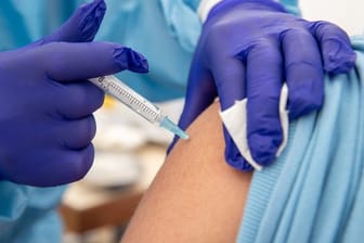 Corona-Impfung: Laut einer Umfrage soll das Impftempo in einigen Bundesländern wieder leicht anziehen.