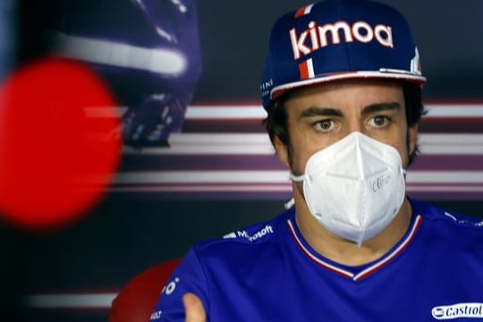 Fernando Alonso bleibt beim Formel-1-Team Alpine.